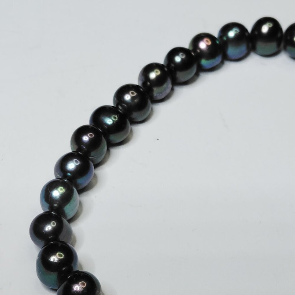 Real Peacock Pearl Stretch Bracelet – Iridescent Freshwater Pearls - Picture 5 of 7